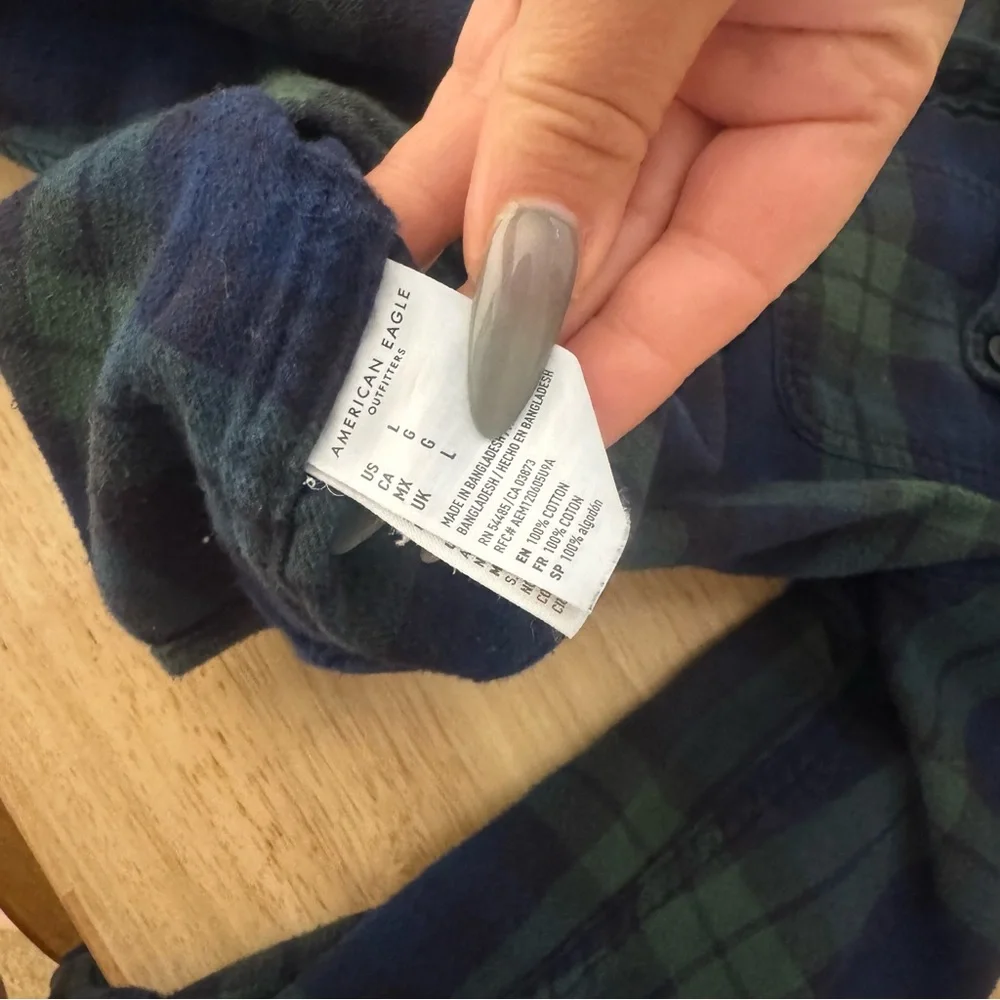 American Eagle Outfitters‎ Navy and Forest Plaid Flannel Long Sleeve Shirt